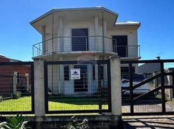 Casa · 300m² · 3 Quartos · 2 Vagas · Sobrado em Arroio do Sal