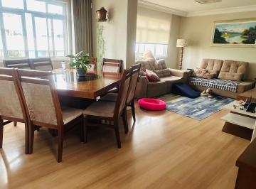 Apartamento de 3 quartos, Curitiba · Apartamento amplo e reformado em excelente região. Garagem (vaga para 02 carros)