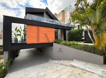Casa · 390m² · 4 Quartos · 6 Vagas · Condomínio Aruã - Casa Alto Padrão à Venda, Dentro do Condomínio Aruã