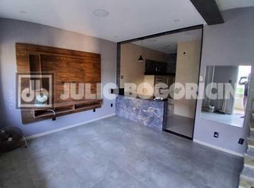 Casa · 47m² · 2 Quartos · 1 Vaga · Casa duplex com terraço no Cocotá
