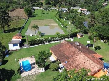 Rural de 4 quartos, Biritiba-Mirim · Chácara a venda com lago e piscina!