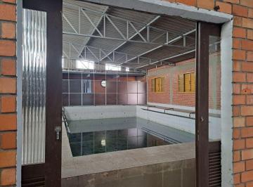 c2i891e2owrkntrlnjcyntm5_md · CASA COM PISCINA E SAUNA EM CAMPO LARGO NO PARANÁ.