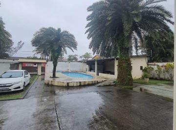 Casa de 2 quartos, Itanhaém · Casa em condomínio com 2 quartos e píscina em Itanhaém.