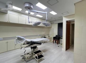 Comercial · 106m² · 3 Quartos · Espetacular Clínica de Cirurgia Médica toda montada à venda na Av. Carlos Gomes
