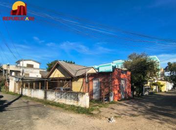 Casa · 90m² · 2 Quartos · 3 Vagas · Casa de esquina no Bairro Camaquã