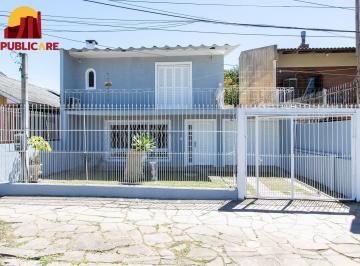 Casa · 250m² · 3 Quartos · 3 Vagas · Casa de alvenaria, com 3 quartos, 1 suíte e 3 vagas de garagem.