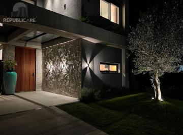 Casa · 214m² · 4 Quartos · 4 Vagas · Casa à venda - na Zona Nova