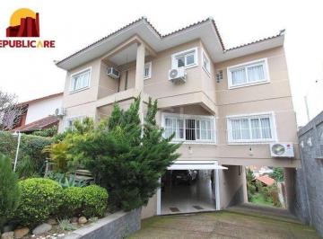 Casa · 700m² · 4 Quartos · 6 Vagas · EXCELENTE CASA COM 4 DORMITÓRIOS, 6 VAGAS DE GARAGEM E VISTA PANORÂMICA.