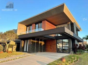 Casa · 320m² · 5 Quartos · 2 Vagas · Mansão no Condomínio Malibu