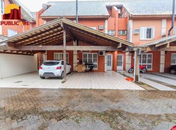 Casa · 140m² · 3 Quartos · 2 Vagas · Casa de condomínio, 3 dormitórios, 1 suíte e 2 vagas cobertas no bairro Teresópo