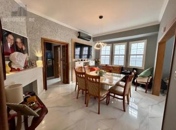 Casa · 350m² · 8 Quartos · 6 Vagas · Casa 8 dormitórios, 5 banheiros e 6 vagas no Bairro São João Porto Alegre