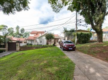 Casa · 200m² · 4 Quartos · 2 Vagas · Casa de 4 dormitórios, 2 suítes, piscina, pátio e 2 vagas de garagem.