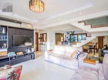 Casa · 241m² · 3 Quartos · 2 Vagas · Casa com 3 Dormitórios, Sendo 1 com Closet, Sótão e Pátio em Condomínio