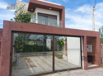 Casa · 210m² · 3 Quartos · 2 Vagas · CASA ALTO PADRÃO - BALNEÁRIO -SÃO LOURENÇO DO SUL - RS
