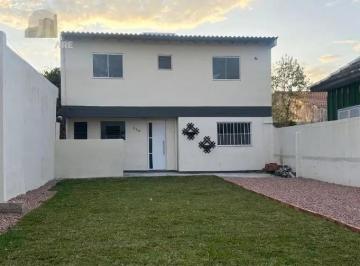 Casa · 90m² · 2 Quartos · 3 Vagas · Sobrado de 2 dormitórios ambos suíte! a poucos metros do centro do bairro.