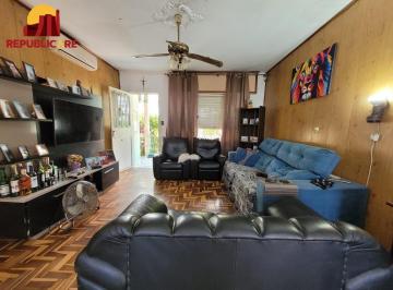 Casa · 140m² · 3 Quartos · 2 Vagas · Casa térrea com garagem no subsolo e anexo
