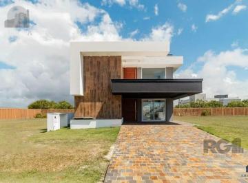 Casa · 293m² · 5 Quartos · 2 Vagas · Casa à venda - em Torres