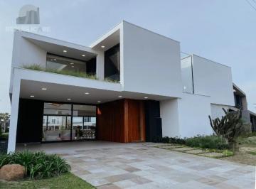 Casa · 434m² · 6 Quartos · 2 Vagas · MAGNÍFICA MANSÃO A BEIRA LAGO NO COND. ENSEADA - 6 SUÍTES, 8 BANHEIROS E 2 VAGAS