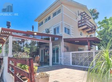 Casa · 191m² · 3 Quartos · 3 Vagas · Casa em Condomínio com 3 Dormitórios e 3 Vagas na Lomba do Pinheiro