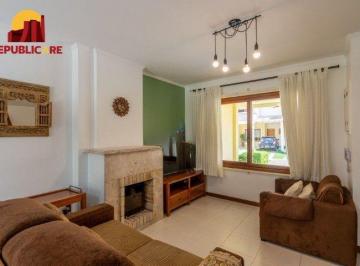 Casa · 193m² · 3 Quartos · 2 Vagas · Casa à venda - em Cavalhada