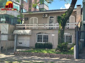 Casa · 175m² · 3 Quartos · 4 Vagas · Casa com 260m² – Excelente localização para moradia ou comércio!