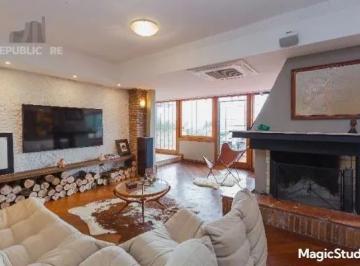 Casa · 375m² · 3 Quartos · 8 Vagas · Casa semi-mobiliada na Vila Assunção com vista deslumbrante para o Guaíba e Vele