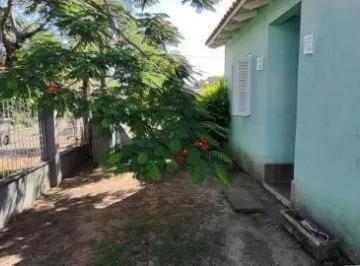 .jpg+2025-03-04 · Casa em Porto Alegre, no bairro Guarujá, com 3 dormitório(s), e 3 banheiros, à v