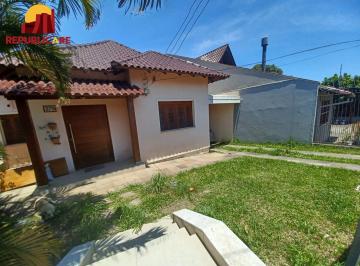 Casa · 189m² · 3 Quartos · 3 Vagas · Casa de 3 quartos, suíte e patio no bairro Medianeira em POA