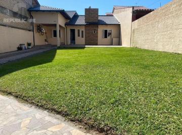 Casa · 90m² · 1 Quarto · Casa