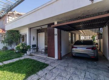 Casa · 170m² · 3 Quartos · 5 Vagas · Casa 3 dormitórios, 5 vagas.