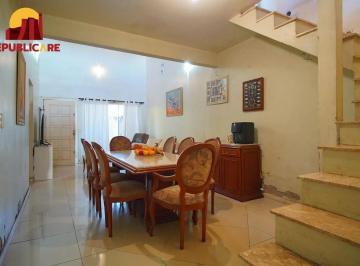 Casa · 140m² · 5 Quartos · 1 Vaga · Casa Térrea com 5 dormitórios, Amplo Terreno de 300m² - Bairro Santa Rosa