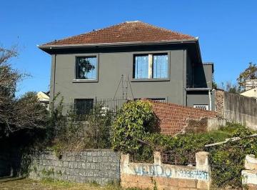 Casa · 249m² · 4 Quartos · 2 Vagas · Casa à venda - em Teresópolis