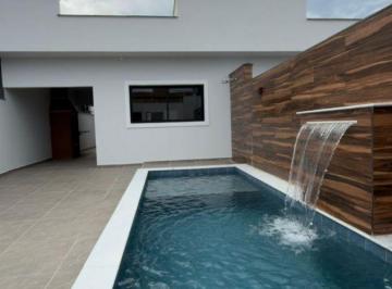 Casa de 2 quartos, Itanhaém · Casa com 2 quartos e piscina em Itanhaém.