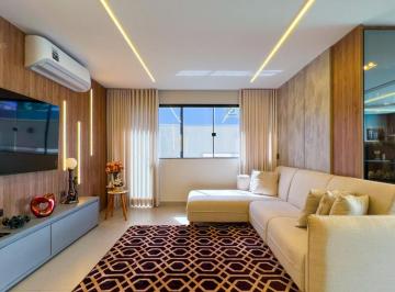 Casa · 220m² · 3 Quartos · 4 Vagas · Casa à venda em Londrina, Conjunto Habitacional Alexandre Urbanas, com 3 suítes, com 220 m²