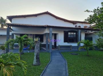 e6954d34ffa76dbc6a962053a0b906a62144934e · Casa próxima Lagoa Araruama com 2 qtos, uma suite, vaga para 8 carros e espaço para piscina, num ter