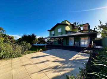 Casa · 214m² · 4 Quartos · Casa em Condomínio Fechado no Campeche - 4 Quartos com Piscina e Alta Rentabilidade no Airbnb