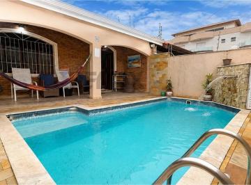 Casa · 143m² · 3 Quartos · 2 Vagas · Casa com piscina e área goumet a 300m da praia - Peruíbe