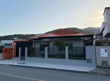 Casa · 160m² · 3 Quartos · 4 Vagas · Casa com Piscina l 3 quartos na Pedra Branca em Palhoça
