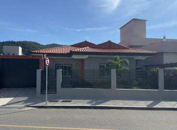 Casa · 160m² · 3 Quartos · 4 Vagas · Casa na Pedra Branca em Palhoça