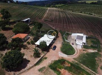 Solo de cultura com excelente teor de argila e profundidade, garantindo nutrição e vigor para a lavoura e o pasto. · Fazendinha em Lavras - MG: 57ha com 10ha de Café e Pecuária