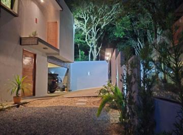 Casa de 3 quartos, Penha · Casa na mata - vista Mar - 350m com piscina