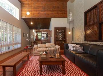 Casa · 350m² · 5 Quartos · 5 Vagas · Casa em Condomínio com 5 quartos, 3 vagas e 350m²