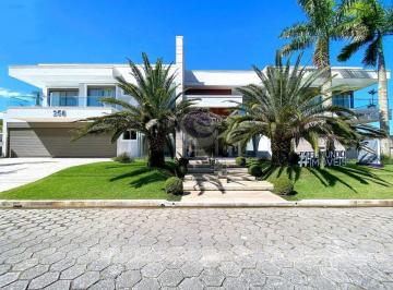 Casa · 9 Quartos · 6 Vagas · Casa Resort - Um dos Endereços Mais Desejados e Completos do Jardim Acapulco.