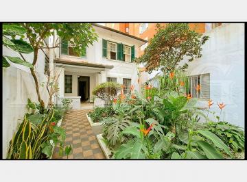 Casa · 140m² · 4 Quartos · 1 Vaga · Sobrado com terreno de 400 mts², no coração da Vila Mariana.