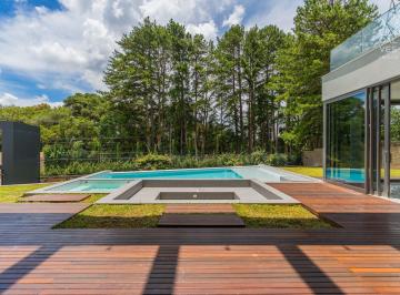 Casa · 630m² · 5 Quartos · 5 Vagas · Casa Contemporânea em Condomínio, 04 Suítes, 05 Vagas, Piscina Aquecida, Orleans, Curitiba