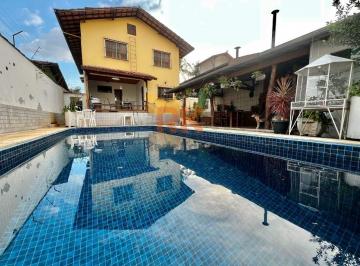 Casa · 260m² · 3 Quartos · 5 Vagas · Casa de 3 quartos (1 suíte) para aluguel no Bairro Planalto, BH — 260m² | Piscina e espaço gourmet