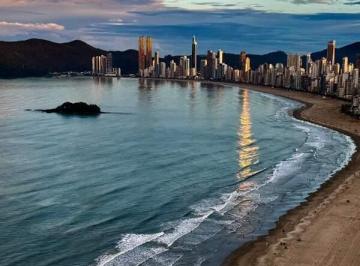 Apartamento · 184m² · 4 Quartos · 4 Vagas · FRENTE MAR - ANDAR ALTO - LINDA VISTA - MOBILIADO - 4 SUÍTES - 4 VAGAS - BARRA NORTE - BALNEÁRIO CAM