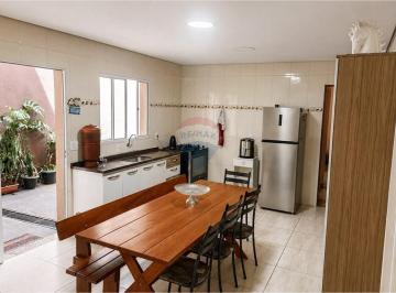 Casa · 230m² · 4 Quartos · 2 Vagas · Casa com Estrutura para Duas Famílias, 4 Dormitórios e 2 Suítes na Av. Samuel Martins