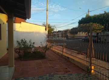 Casa · 242m² · 3 Quartos · 3 Vagas · Vila Ideal - Casa Perto da Rua São Paulo e com fácil acesso a represa, com 3 dormitórios, terreno de