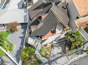 e291b28d-e906-476b-b142-b2c3d6b37052 · Versátil casa para venda em Jardim Marajoara com 4 quartos, sendo 2 suítes, 237m²